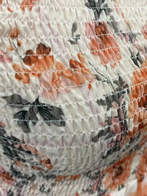 Kukkakuvioinen Mekko Neliöpääntiellä